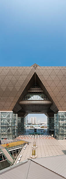 tokio big wzroku exhibition centre plaza pionowe panorama odaiba japonii - centrum wystawiennicze tokyo big sight zdjęcia i obrazy z banku zdjęć