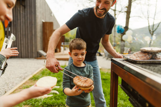 istock Barbecuing for the Fourth of July 1486553945