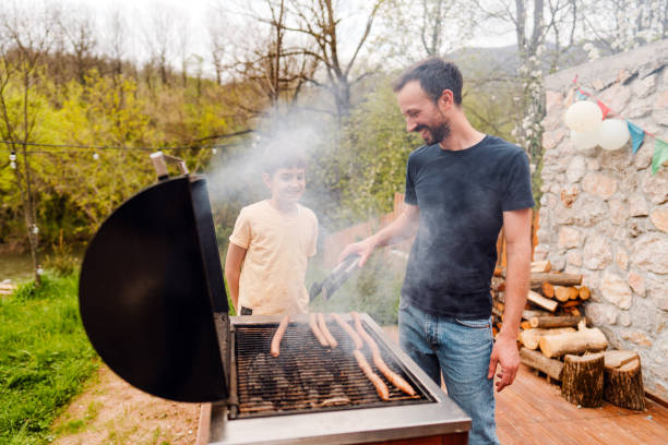 istock Fourth of July barbecue with my dad 1486553982