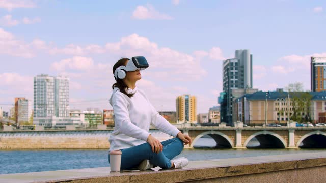 Modern VR meditation - 4k video.