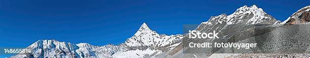 Sherpa Portieri Escursioni Su Amphulapcha Alta Quota Di Montagna Himalaya - Fotografie stock e altre immagini di Alpinismo