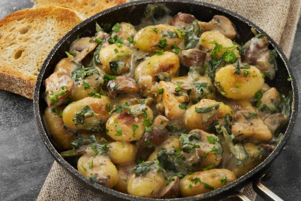 istock Creamy Spinach and Mushroom Gnocchi 1486572903