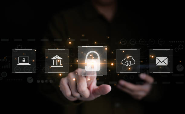 Cybersecurity and privacy concepts to protect data. Man protecting personal data on smartphone, virtual screen interfaces. Lock icon and internet network security technology. internet privacy, conceptos de ciberseguridad y privacidad para proteger los datos. hombre protegiendo datos personales en teléfonos inteligentes, interfaces de pantalla virtual. icono de candado y tecnología de seguridad de red de internet. privacidad en internet,