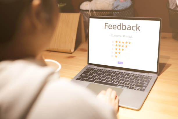 User give rating to service experience on online application. evaluate quality of service leading to reputation ranking of business. Customer review satisfaction feedback survey concept.