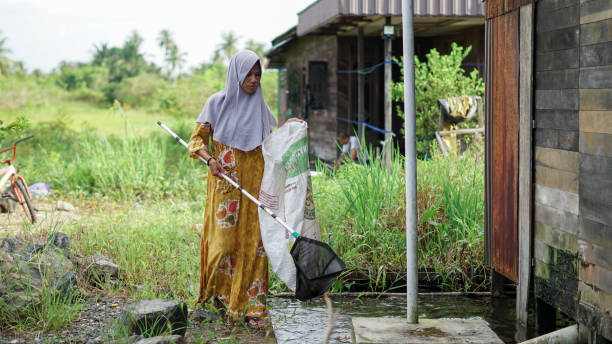istock women clean up trash around the house with trash nets 1486626945
