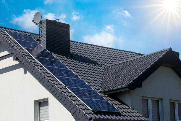 istock Modern home equipped with blue solar panels on the roo 1486639407