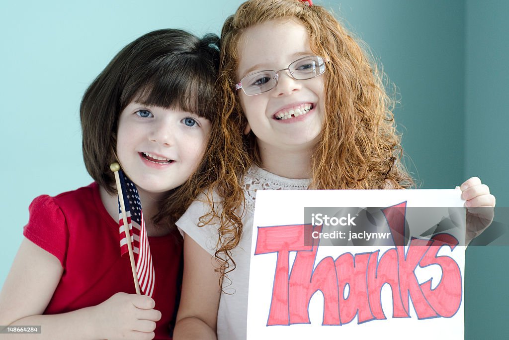 Mädchen sind dankbar für die amerikanischen Truppen - Lizenzfrei 4-5 Jahre Stock-Foto