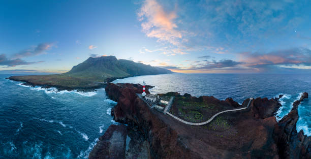 Vue aérienne du phare de Punta de Teno et des falaises de Los Gigantes, Tenerife - Photo