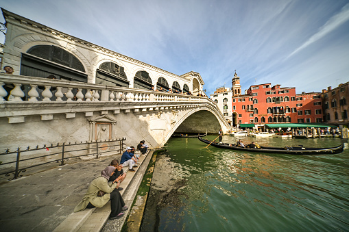 Venice, Veneto, Italy: The Rialto Bridge is undoubtedly the most beautiful and well-known bridge in Venice, it has an arch that measures 28 meters, is 22 meters wide and has a height of 7.5 meters