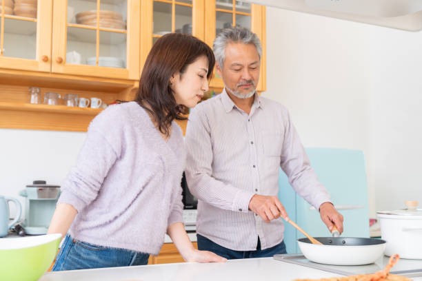 istock senior age couple who cooks 1486664579