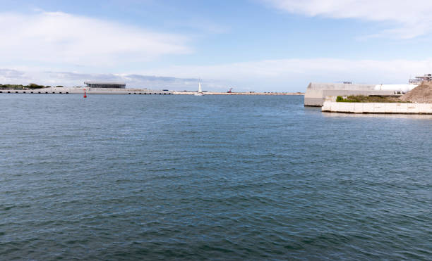 vista da infraestrutura de mose para evitar a maré alta em veneza - dam venice italy mediterranean sea italy - fotografias e filmes do acervo
