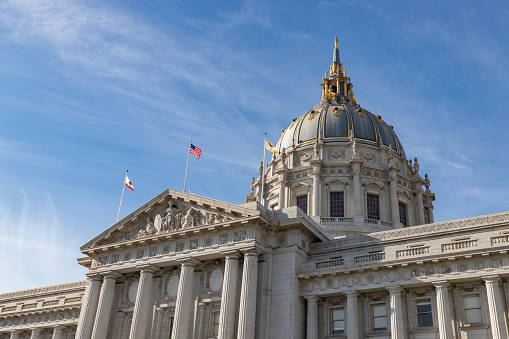 A picture of the San Francisco City Hall.