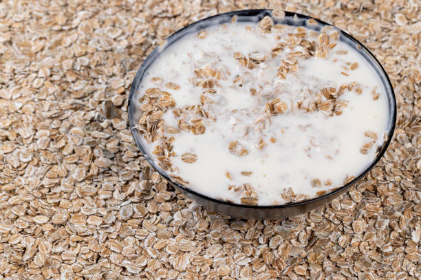 quick breakfast of oat flakes and dairy products yogurt made from cow's milk with the addition of a large amount of oat flakes, a quick breakfast of oat flakes and dairy products 3610 stock pictures, royalty-free photos & images