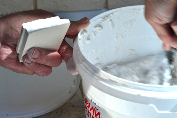istock White bucket with glue for decorative tiles 1486842008