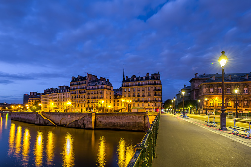 Metal and concrete bridge over the River Seine, connecting the Hôtel de Ville to Notre-Dame Cathedral