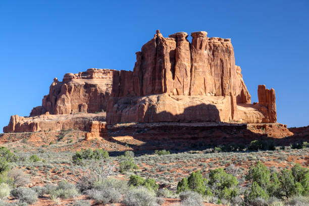 three gossips monument  in the arches national park moab utah - desert the gossips sand rock imagens e fotografias de stock