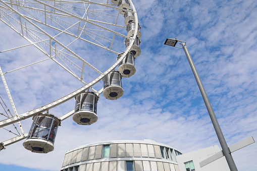 Ferris wheel to feel the rhythm of the city