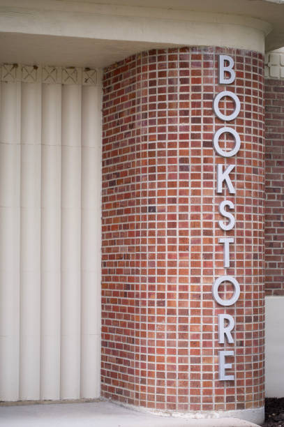 istock Bookstore sign on building exterior 1486930809