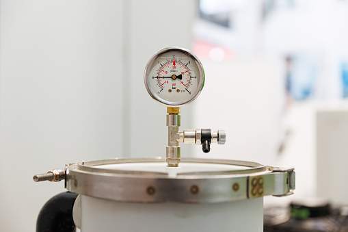 Equipment liquid pressure gauge