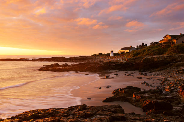Gorgeous sunrise on rocky coastline Gorgeouse sunrise on a beach and rocky coastline of Maine, USA lighthouse maine new england coastline stock pictures, royalty-free photos & images