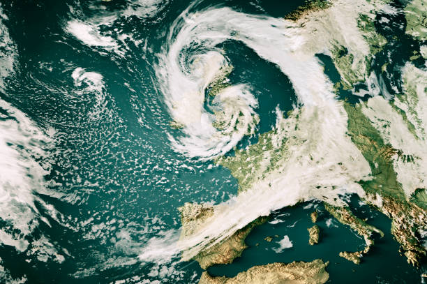 sturm noa 2023 wolkenkarte atlantischer ozean europa 3d-renderfarbe - meteorology stock-fotos und bilder