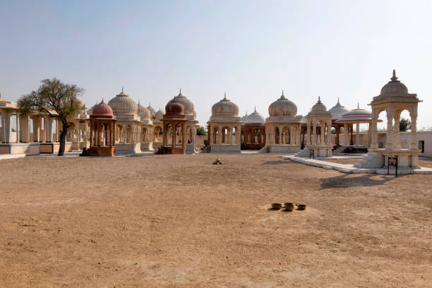 dev kund sagar, un réservoir d’eau historique à bikaner, au rajasthan, connu pour ses sculptures complexes et sa beauté pittoresque. - bikaner photos et images de collection