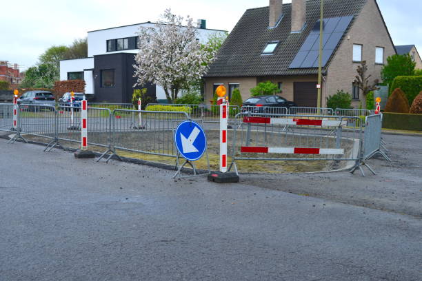 leuven przeprojektowuje wiejską ulicę z materiałów przepuszczających wodę - garden fence flash zdjęcia i obrazy z banku zdjęć