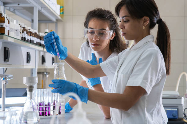 istock Group of female chemistry scientists and students doing experiments in the lab. 1487052913
