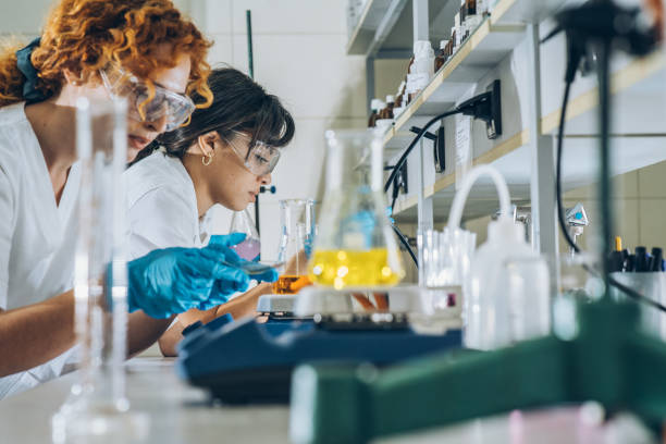 istock Group of female chemistry scientists and students doing experiments in the lab. 1487053093