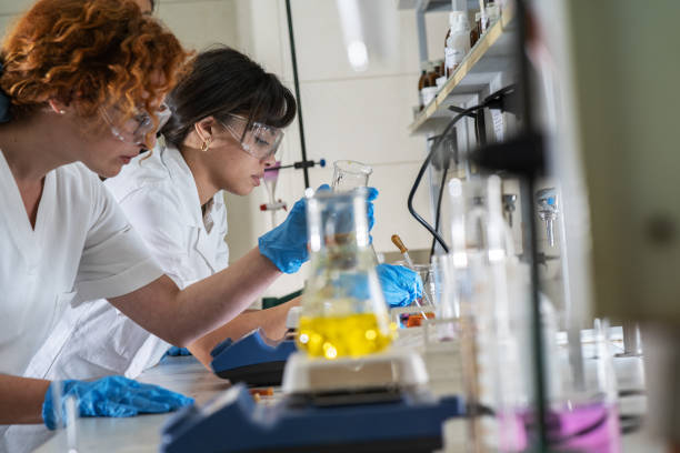 istock Group of female chemistry scientists and students doing experiments in the lab. 1487053158