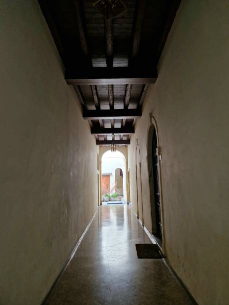 istock Historic hallway in typical old Italian building - Vicenza 1487067595