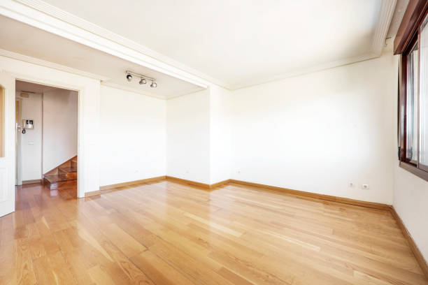 istock Room with empty parquet consoles and stairs in a duplex 1487076850