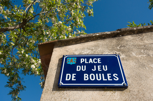Streetsign at a square in France where people play jeu de boules