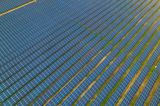 istock AERIAL: Endless pattern of lined up solar collectors for generating electricity 1487141462