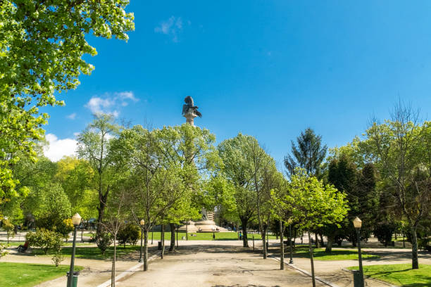 Parque da Cidade is one of Porto's green areas and is the largest urban park in the country. It was inaugurated in 1993 and is by the landscape architect Sidónio Pardal. It occupies about 83 hectares and receives people from Porto and tourists when the weather permits.