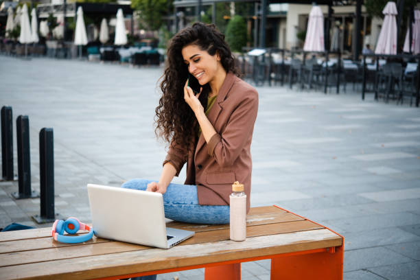 istock Young girl works outside 1487185618