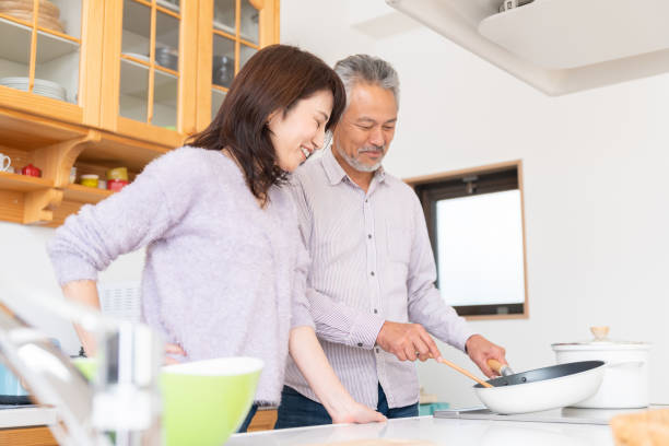istock senior age couple who cooks 1487197666