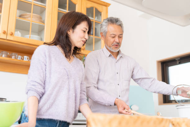 istock senior age couple who cooks 1487197687