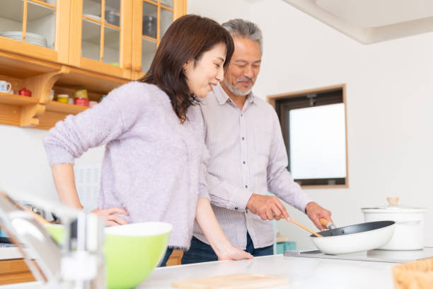 istock senior age couple who cooks 1487197761