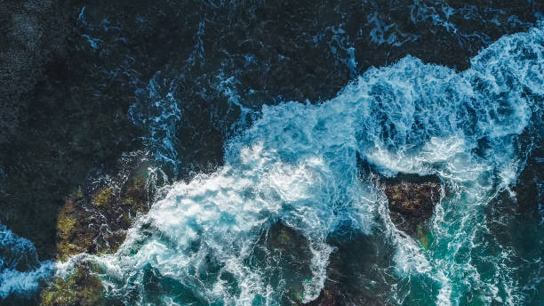istock aerial view of ocean waves, Dar es Salaam 1487199398