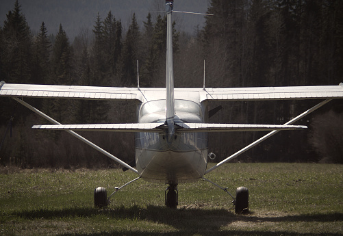 an old cessna plane sitting idle in a field