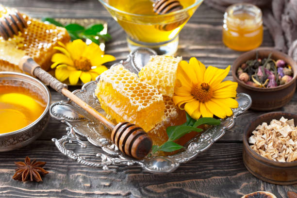 istock Honey with yellow flowers on the table 1487239432