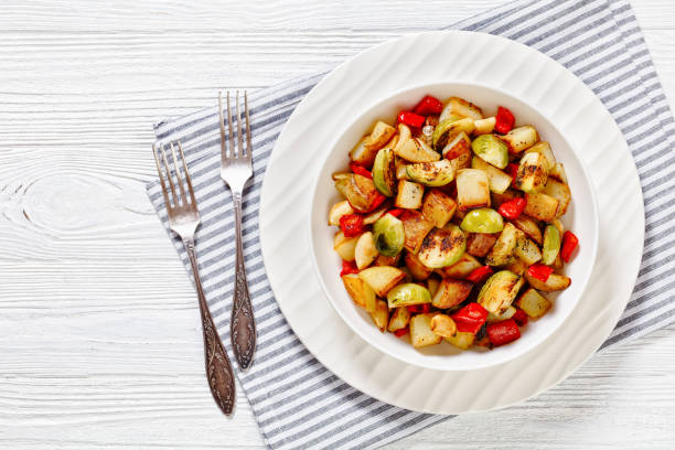 istock Pan-Browned Potatoes with red pepper and garlic 1487253426