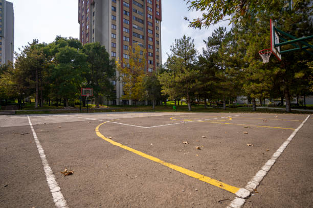istock Open empty basketball hoop in the site 1487274164