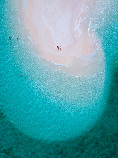 リペ島のビーチにいる男女のカップル - travel luxury aerial view beach ストックフォトと画像