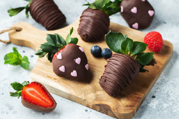 istock Gourmet chocolate covered strawberries on the light background 1487279072