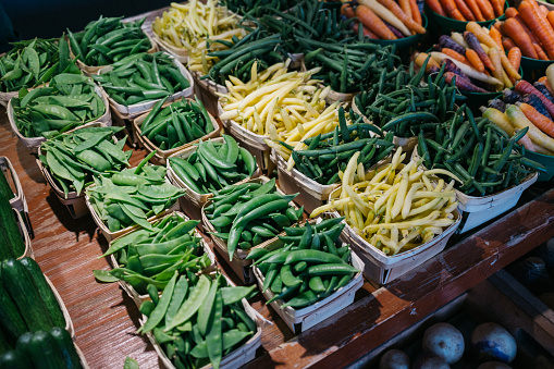 Green beans and carrots in the Jean Talon public market.