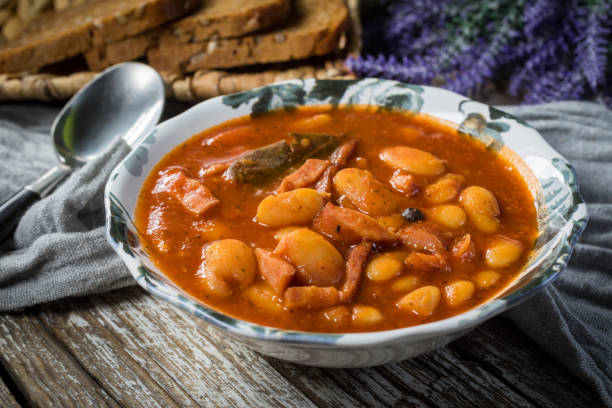 istock Beans with tomato sauce, bacon and sausage. 1487347625