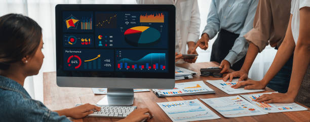 istock Analyst team utilizing BI Fintech to analyze financial report. Scrutinize 1487388091