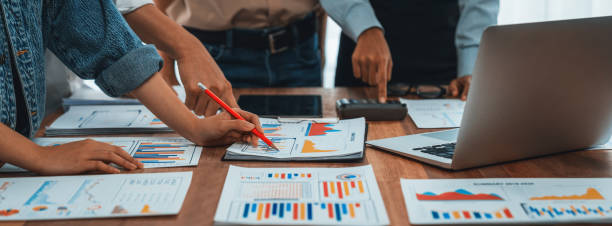 istock Analyst team utilizing BI Fintech to analyze financial dashboard. Scrutinize 1487388285